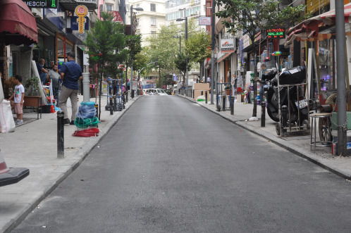 ŞİŞLİ’DE ASFALT ÇALIŞMALARI ESNAFIN YÜZÜNÜ GÜLDÜRDÜ 