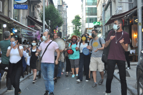 ŞİŞLİ KURTULUŞ “MÜZİK SUSMAZ SEN SUS” SLOGANLARIYLA SOKAĞA DÖKÜLDÜ