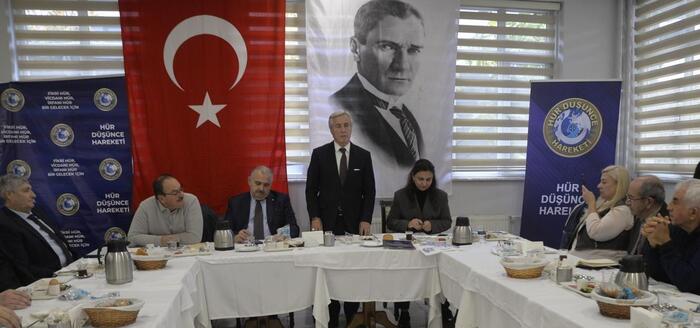 HÜR DÜŞÜNCE HAREKETİ YILIN SON TOPLANTISINDA GELECEĞE YÜRÜDÜ